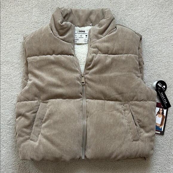 Ci Sono Jackets & Blazers - NWT Women’s Ci Sono Tan Corduroy Vest Size L